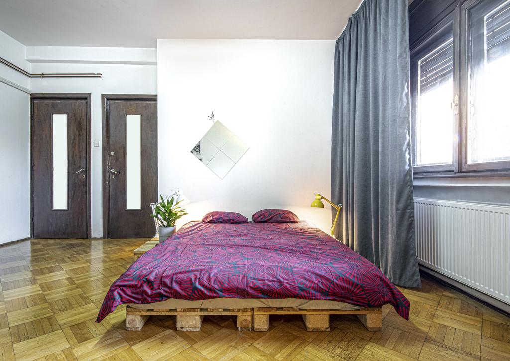 City Center Quiet Private Double Room in a shared apartment București