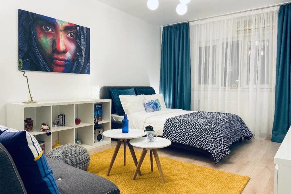 Cosy & Chic Studio close by Victoria Square București