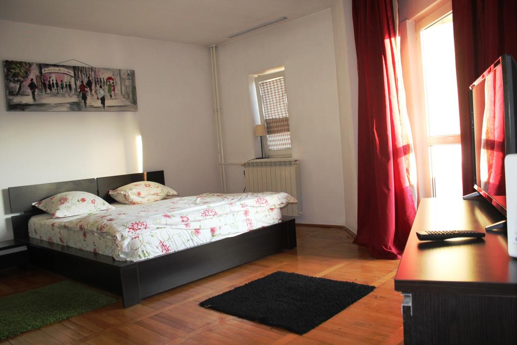 Premium Studio, Alba Iulia square București